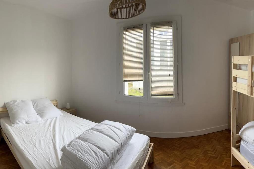 Holiday home Maison Historique Familiale 300m De La Sword Ouistreham
